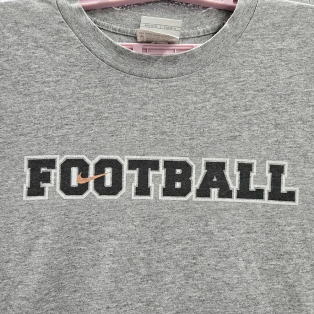 VINTAGE Nike Men Shirt L Gray Football Swoosh Logo Graphic Print Short Sleeve‎
